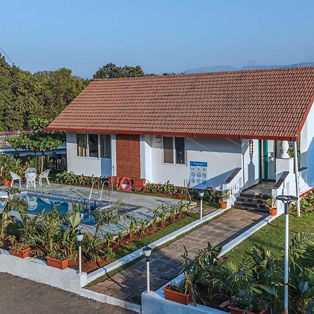Saffronstays Mariposa By The River Rio, Карджат Екстер'єр фото